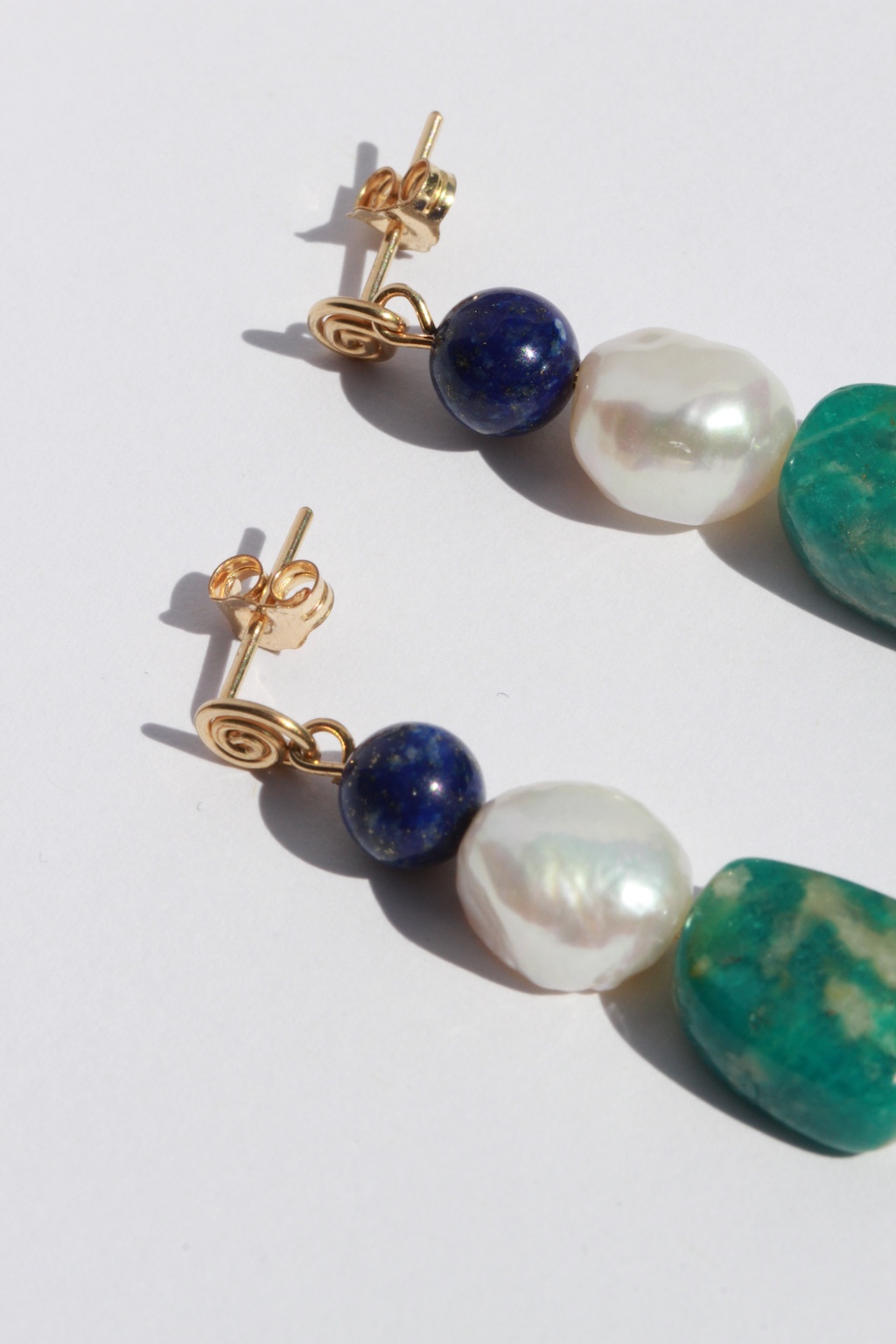 boucles d’oreilles perles et pierres bleues bijoux faits main gold filled